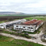 Промишлена сграда в с. Новград, Област Русе - 3520 кв.м за 255 €/кв.м - Снимка #1