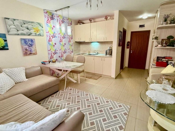 Тристаен апартамент в Несебър - 99 кв.м за 732 €/кв.м - Снимка #1