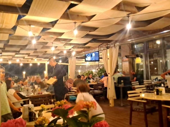 Дава се под наем Заведение в Поморие - 187 кв.м за 12750 € - Снимка #1