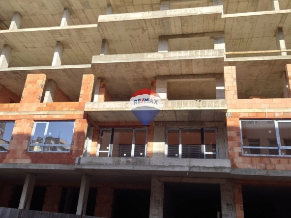 Двустаен апартамент в Варна, Център - 82 кв.м за 1891 €/кв.м - Снимка #1