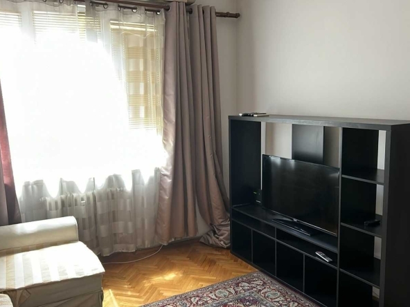 Дава се под наем Двустаен апартамент в София, Център - 83 кв.м за 418.2 € - Снимка #1
