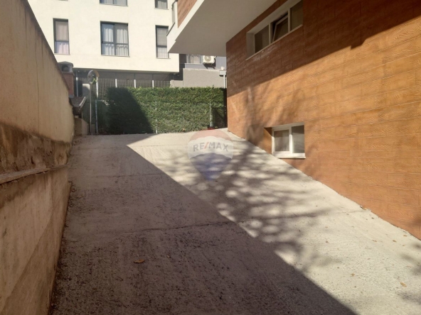 Дава се под наем Гараж / Паркомясто в Варна, Чайка - 2250 кв.м за 102 € - Снимка #1