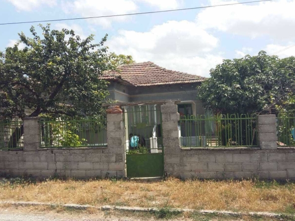 Къща в с. Гурково, Област Добрич - 90 кв.м за 367 €/кв.м - Снимка #1