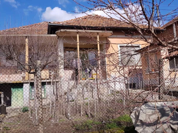 Къща в с. Божурица, Област Плевен - 110 кв.м за 167 €/кв.м - Снимка #1