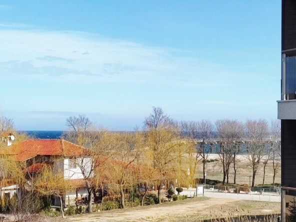 Дава се под наем Тристаен апартамент в с. Шкорпиловци, Област Варна - 118 кв.м за 135000 € - Снимка #1