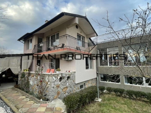 Къща в Бургас, Меден рудник - зона А - 320 кв.м за 719 €/кв.м - Снимка #1