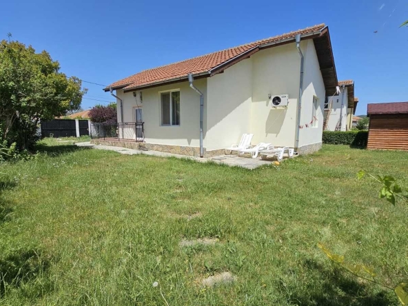 Къща в с. Гюльовца, Област Бургас - 90 кв.м за 1300 €/кв.м - Снимка #1