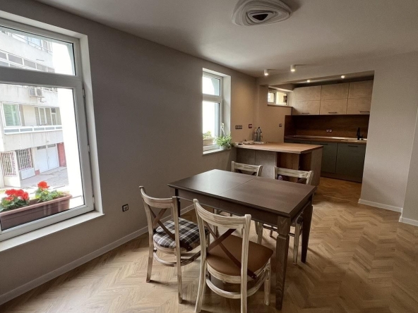 Дава се под наем Тристаен апартамент в Варна, Чайка - 110 кв.м за 1300 € - Снимка #1