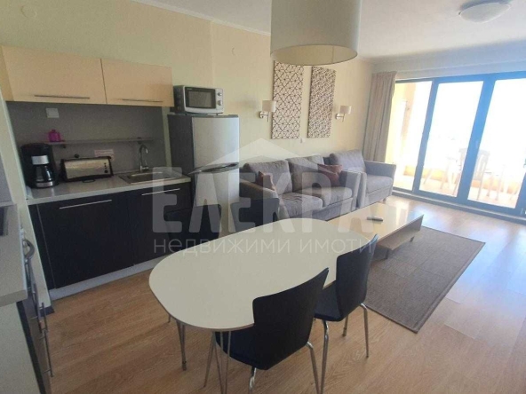 Двустаен апартамент в Бяла - 70 кв.м за 986 €/кв.м - Снимка #1