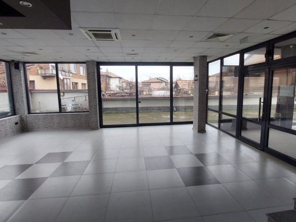 Дава се под наем Заведение в Разлог - 40 кв.м за 204 € - Снимка #1