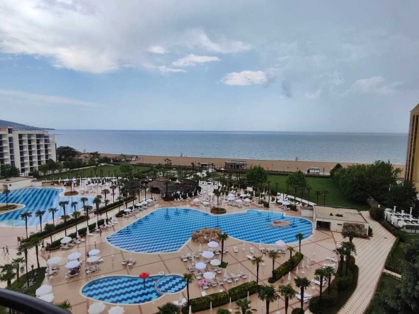 Двустаен апартамент в к.к. Слънчев бряг - 78 кв.м за 1052 €/кв.м - Снимка #1