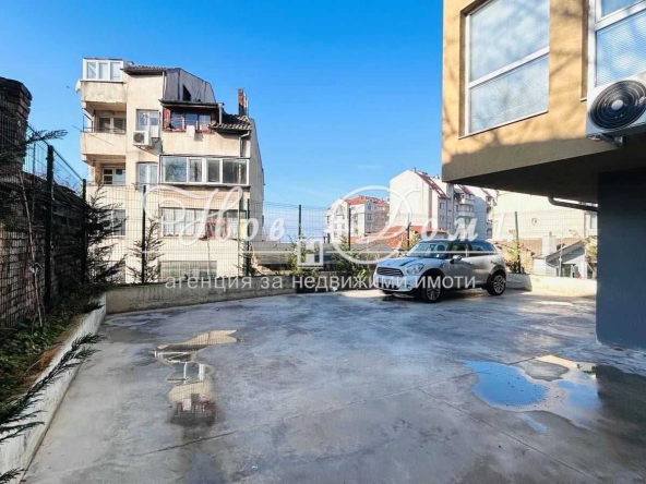 Дава се под наем Гараж / Паркомясто в Варна, Погреби - 18 кв.м за 22000 € - Снимка #1
