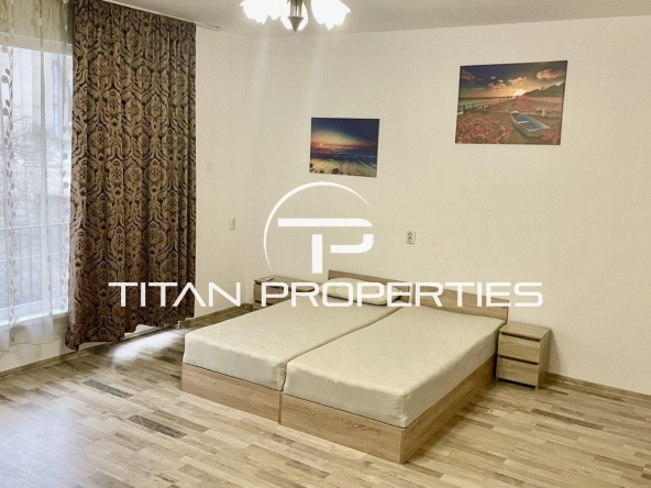 Дава се под наем Тристаен апартамент в Бургас, Център - 80 кв.м за 663 € - Снимка #1