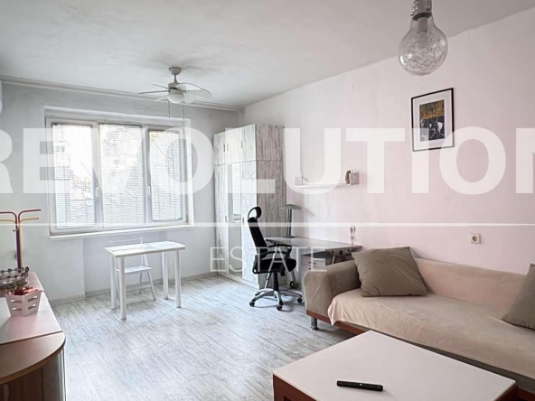 Дава се под наем Двустаен апартамент в Варна, Червен площад - 72 кв.м за 460 € - Снимка #1