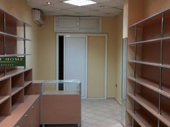 Дава се под наем Магазин в Горна Оряховица - 22 кв.м за 142.8 € - Снимка #1