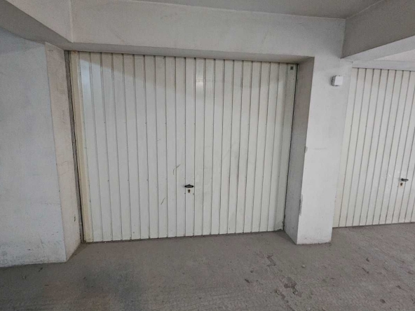 Дава се под наем Гараж / Паркомясто в Плевен, 9-ти квартал - 16 кв.м за 66.3 € - Снимка #1