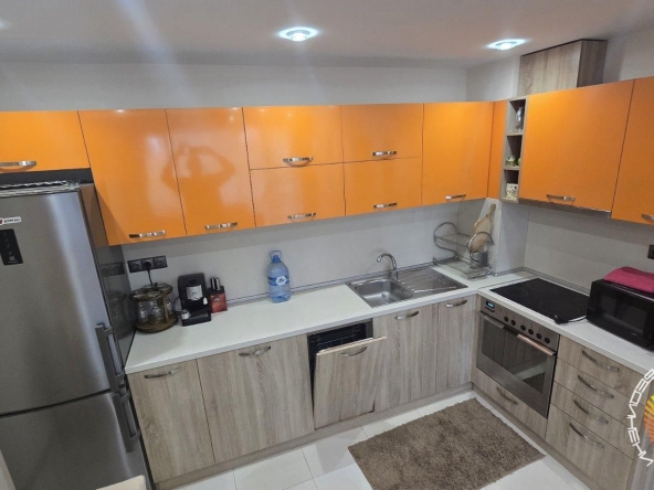 Дава се под наем Двустаен апартамент в Бургас, Център - 60 кв.м за 561 € - Снимка #1