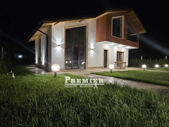 Къща в к.к. Слънчев бряг - 170 кв.м за 1636 €/кв.м - Снимка #1