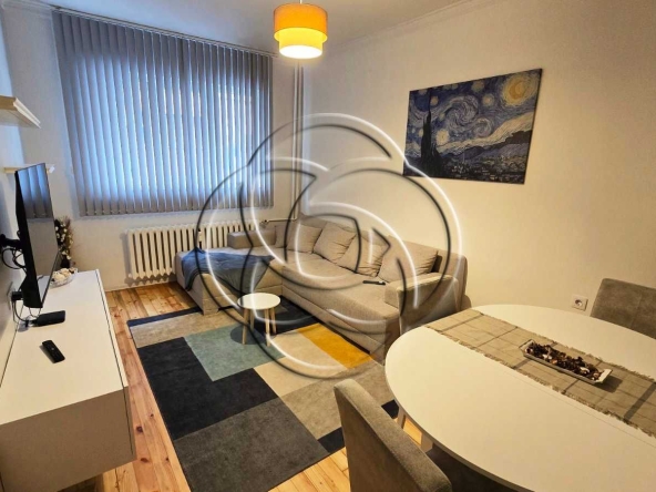 Дава се под наем Тристаен апартамент в София, Център - 75 кв.м за 1000 € - Снимка #1