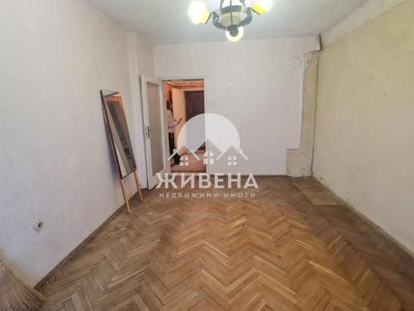 Четиристаен апартамент в Варна, Център - 92 кв.м за 2000 €/кв.м - Снимка #1