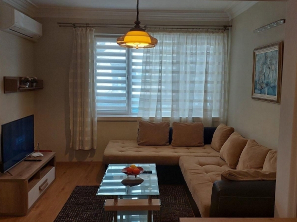 Дава се под наем Етаж от къща в Пловдив, Център - 70 кв.м за 500 € - Снимка #1