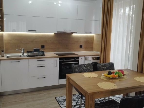 Дава се под наем Двустаен апартамент в Асеновград - 72 кв.м за 443.7 € - Снимка #1