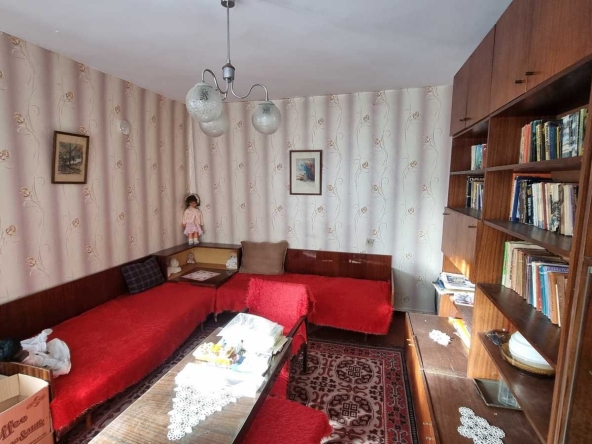 Къща в Карнобат - 164 кв.м за 305 €/кв.м - Снимка #1