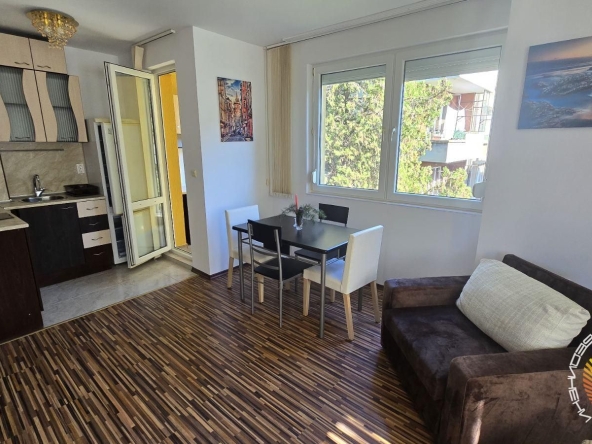 Дава се под наем Двустаен апартамент в Бургас, Център - 70 кв.м за 408 € - Снимка #1