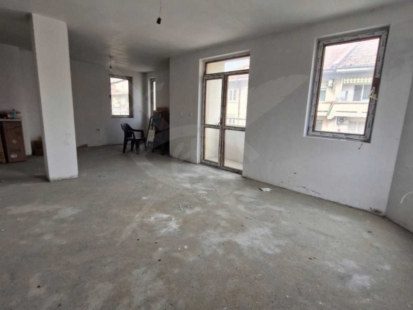 Тристаен апартамент в Асеновград - 125 кв.м за 932 €/кв.м - Снимка #1