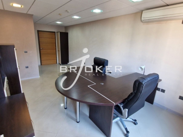 Дава се под наем Офис в Кърджали, Център - 35 кв.м за 214.2 € - Снимка #1