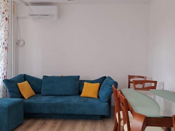 Дава се под наем Двустаен апартамент в Бургас, Славейков - 70 кв.м за 561 € - Снимка #1