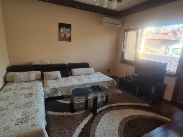 Дава се под наем Тристаен апартамент в Варна, Център - 80 кв.м за 800 € - Снимка #1