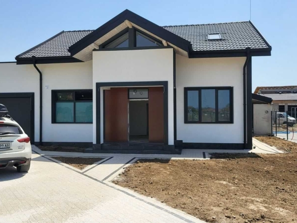 Къща в с. Радиново, Област Пловдив - 360 кв.м за 1025 €/кв.м - Снимка #1