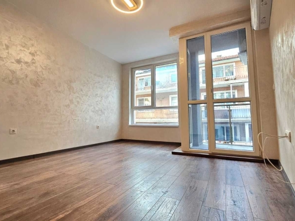 Тристаен апартамент в Варна, Христо Ботев - 84 кв.м за 2500 €/кв.м - Снимка #1