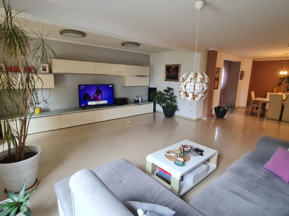 Мезонет в Пловдив, Остромила - 200 кв.м за 1750 €/кв.м - Снимка #1