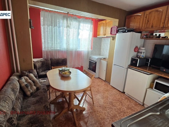 Тристаен апартамент в Плевен, Идеален център - 72 кв.м за 1598 €/кв.м - Снимка #1