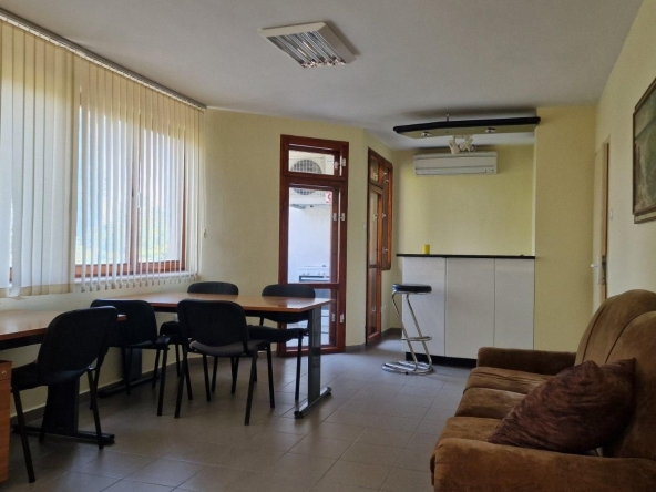 Дава се под наем Двустаен апартамент в Пловдив, Кършияка - 65 кв.м за 408 € - Снимка #1