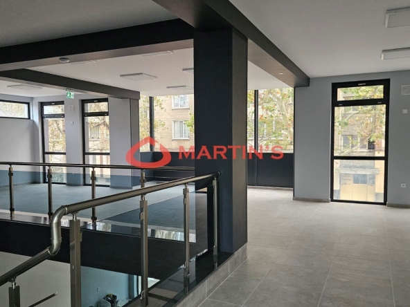 Дава се под наем Магазин в Асеновград - 115 кв.м за 500 € - Снимка #1