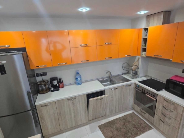 Дава се под наем Двустаен апартамент в Бургас, Център - 60 кв.м за 561 € - Снимка #1