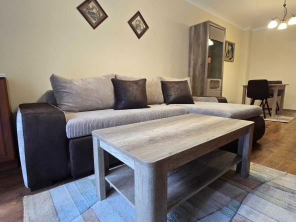 Дава се под наем Двустаен апартамент в Бургас, Център - 72 кв.м за 459 € - Снимка #1