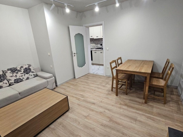 Дава се под наем Етаж от къща в Варна, Цветен квартал - 65 кв.м за 548.25 € - Снимка #1