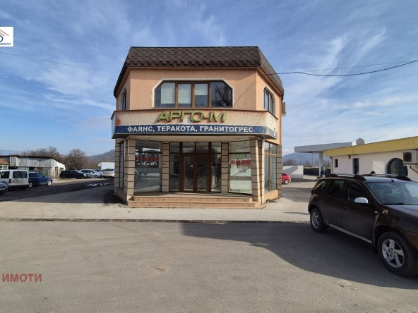 Магазин в Севлиево - 5847 кв.м за 53 €/кв.м - Снимка #1