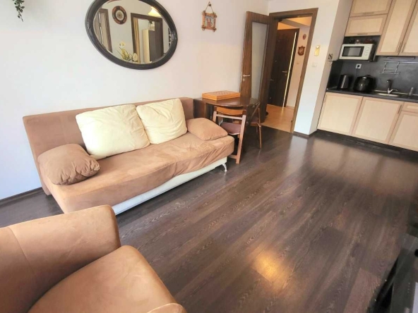 Дава се под наем Тристаен апартамент в к.к. Слънчев бряг - 100 кв.м за 348.84 € - Снимка #1