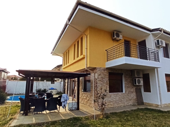 Къща в с. Гюльовца, Област Бургас - 161 кв.м за 726 €/кв.м - Снимка #1