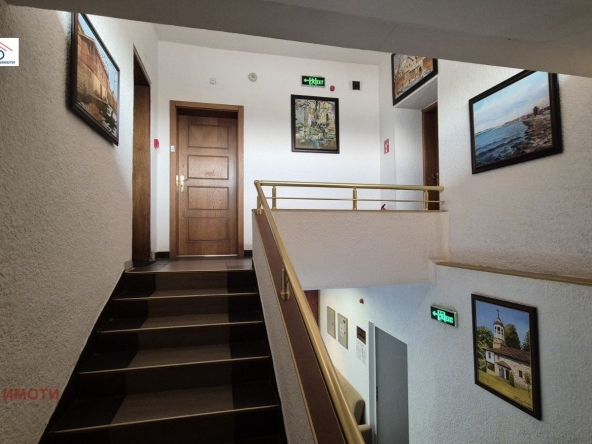 Хотел в Севлиево - 1490 кв.м за 281 €/кв.м - Снимка #1