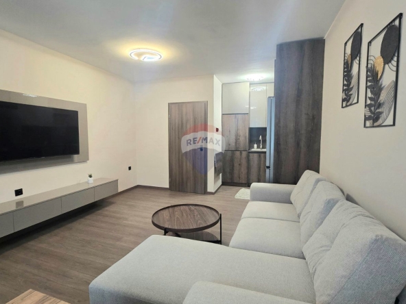 Дава се под наем Тристаен апартамент в Варна, Бриз - 7024 кв.м за 797.64 € - Снимка #1