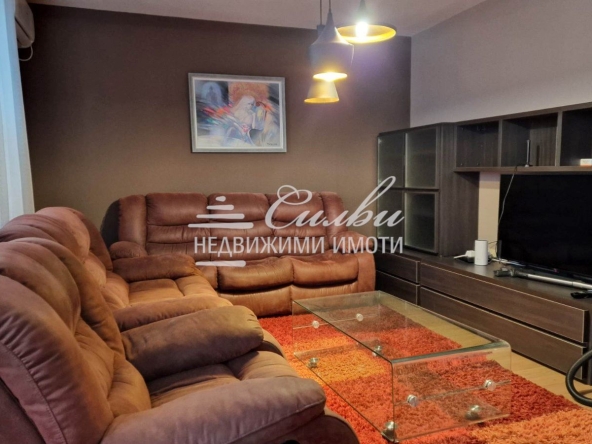 Дава се под наем Тристаен апартамент в Шумен, Център - 100 кв.м за 498.27 € - Снимка #1