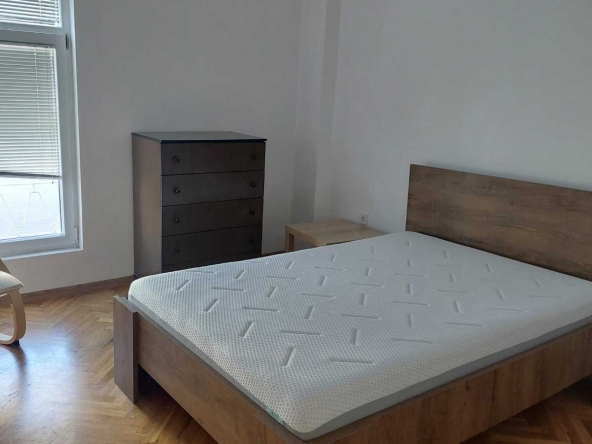 Дава се под наем Тристаен апартамент в Варна, Център - 92 кв.м за 648.21 € - Снимка #1
