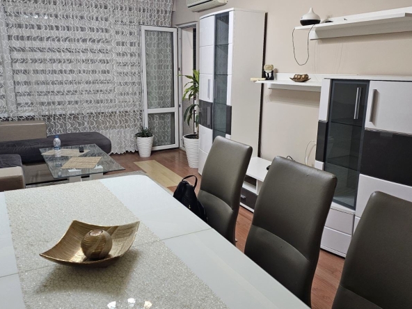 Тристаен апартамент в Перник, Изток - 100 кв.м за 867 €/кв.м - Снимка #1