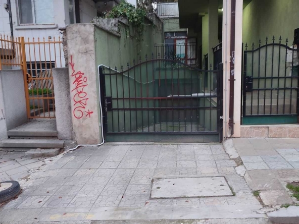 Дава се под наем Гараж / Паркомясто в Варна, Операта - 14 кв.м за 124.44 € - Снимка #1